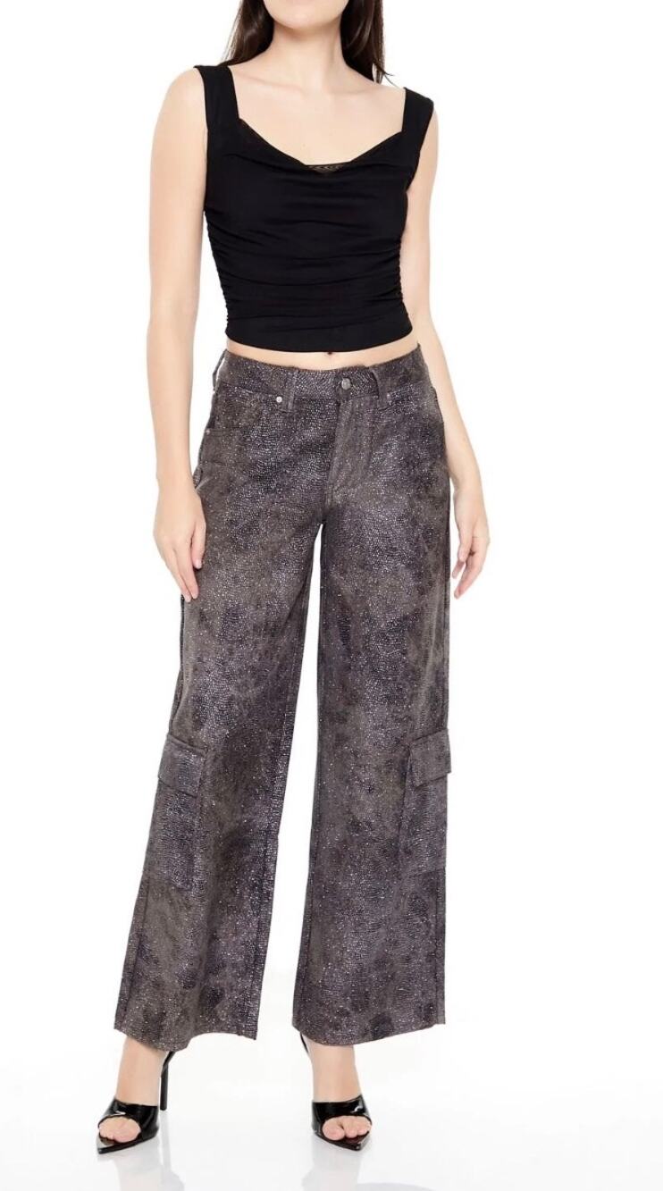 Forever 21 Rhinestone Mid-Rise Cargo Pants women’s NWT (size large)